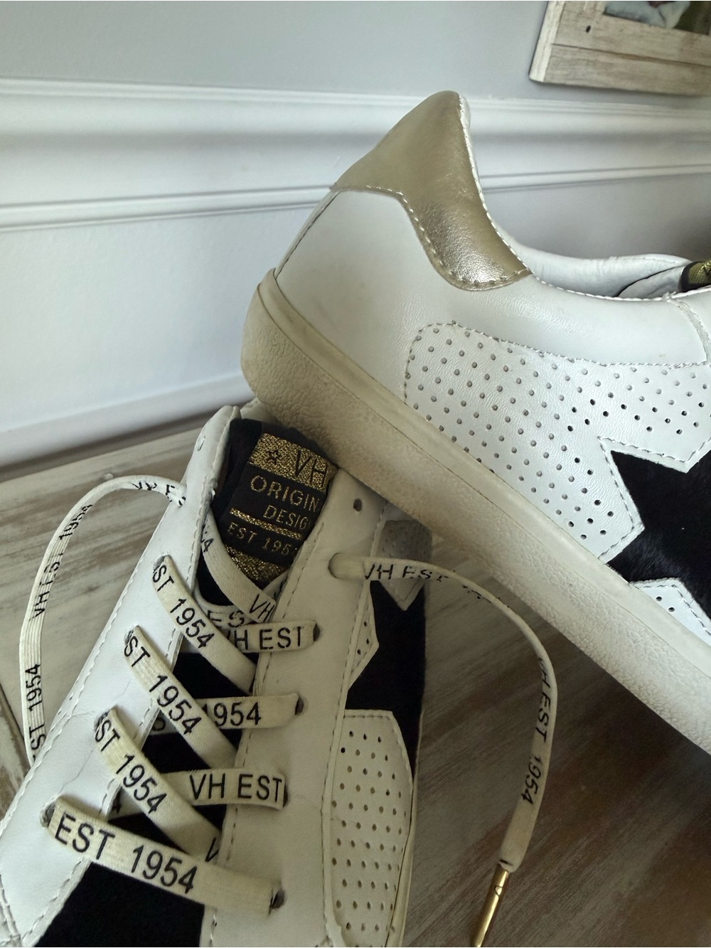 Vintage Havana White Sneakers with Black Star and Metallic Heel - Picture 4 of 7